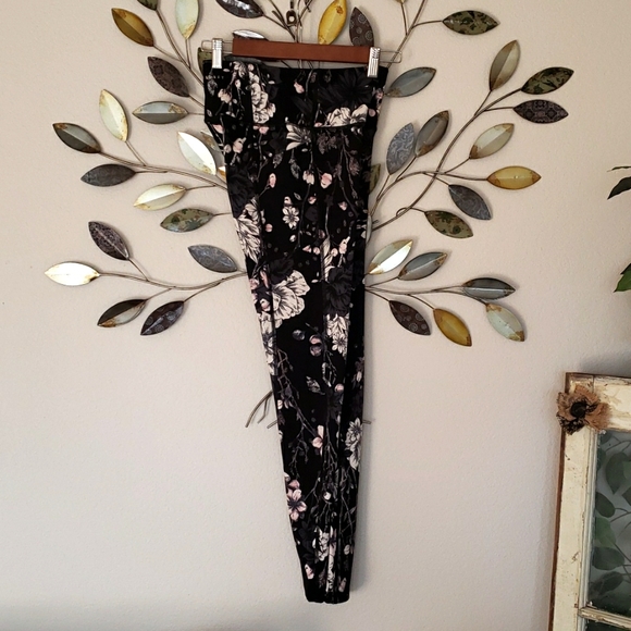 Victoria's Secret Floral Leggings Size 4 - Picture 5 of 7